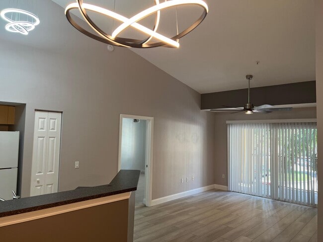 Foto del edificio - 4220 San Marino Blvd