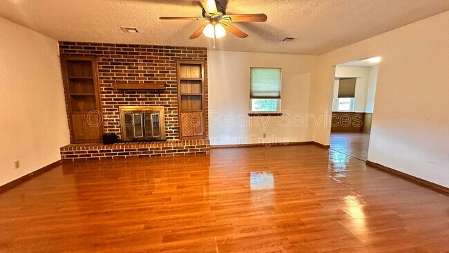 Foto del edificio - 1210 Glenwood Dr