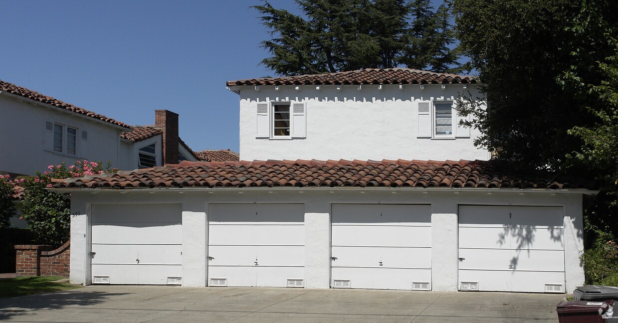 Building Photo - 371 Vernon St