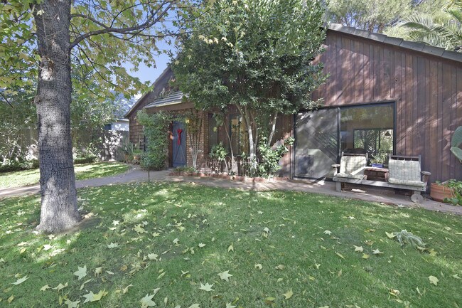Building Photo - 1441 Bonnell Dr