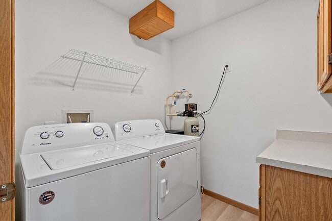 Building Photo - Harper Court Townhomes