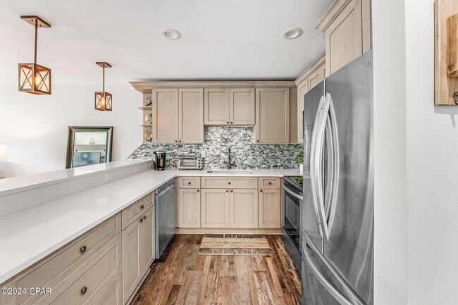 Foto del edificio - 4725 Bay Point Rd