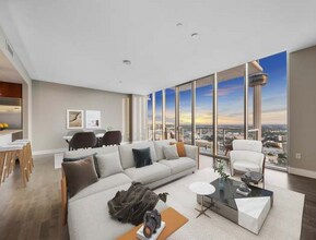 Building Photo - 1115 S Alamo St