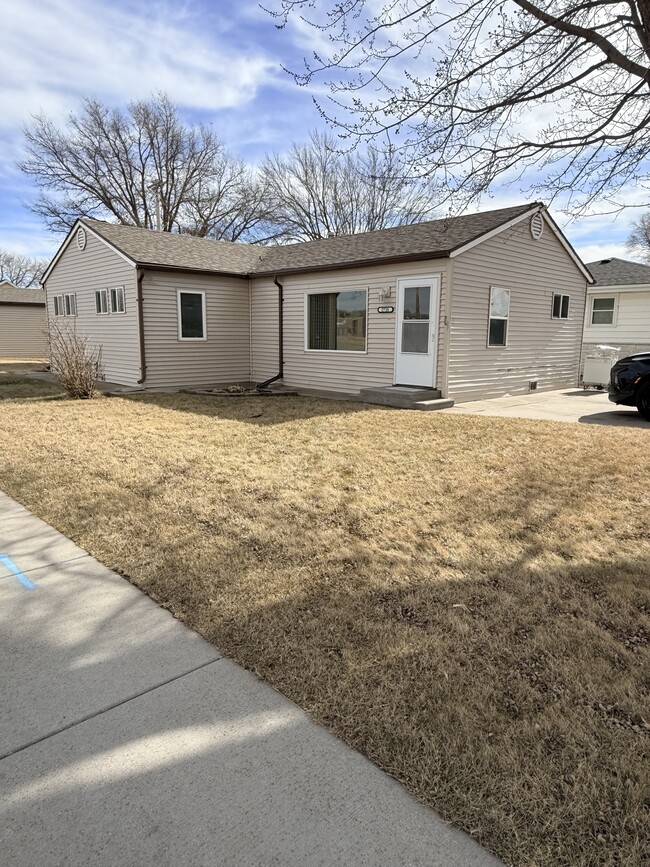 Foto del edificio - 2721 W Capital Ave