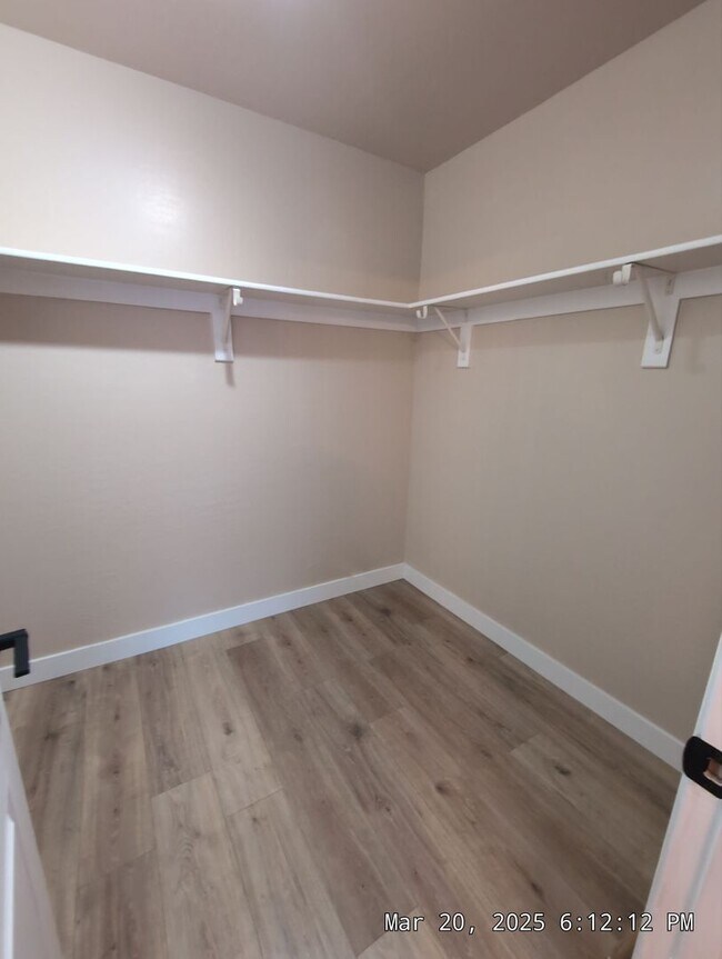 Foto del edificio - SPACIOUS and beautifully remodeled home! E...