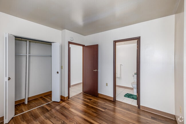 3BR, 2BA - 924SF - Bedroom - Bates Hill Apartments