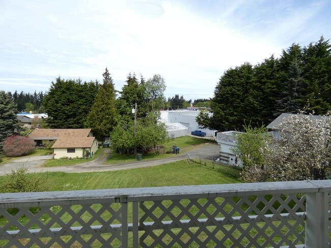 Building Photo - Central Duplex with View