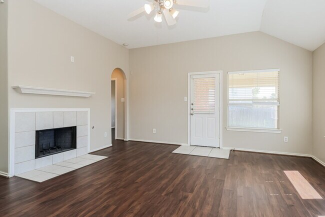 Foto del edificio - 6402 Bright Falls Ln