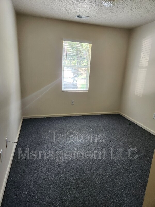 Foto del edificio - 213 Bishop Ln