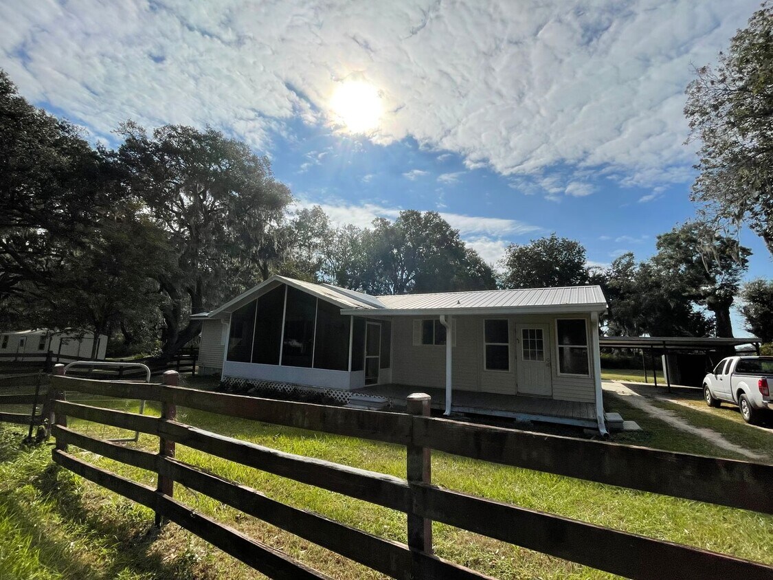 Foto principal - Single family home 4bed/2bath only $1850/m...