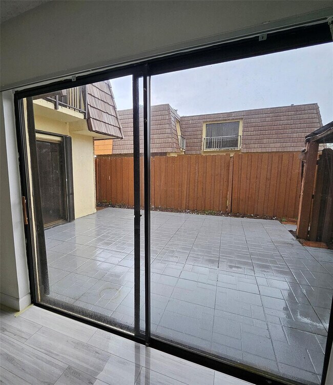 Foto del edificio - 912 Springdale Cir