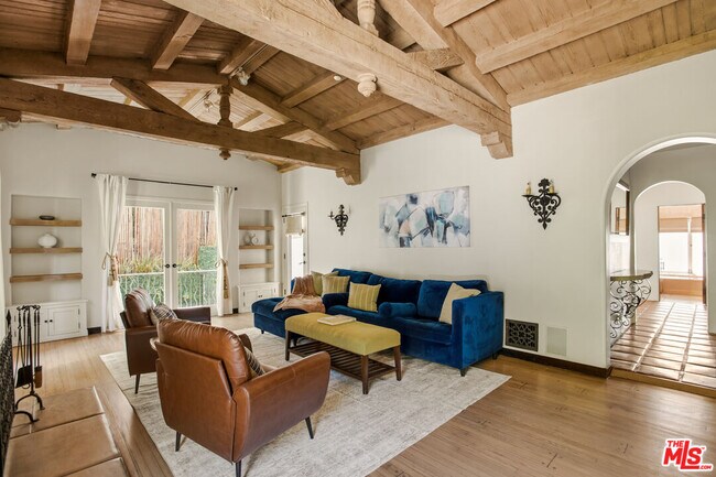 Foto del edificio - 1407 N Beverly Dr