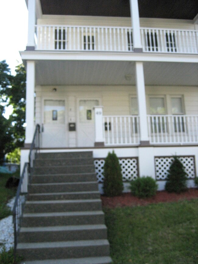 Building Photo - 49 Sycamore St