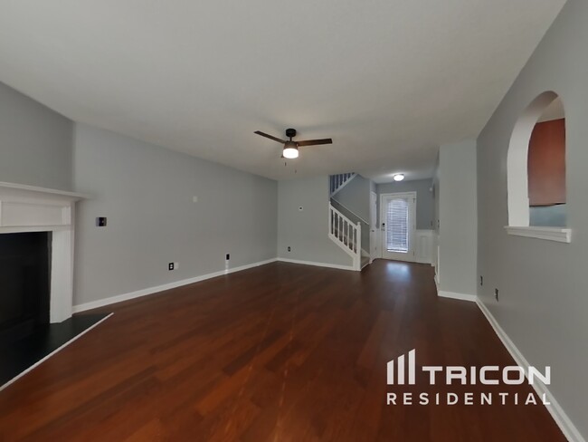 Foto del edificio - 6985 Borowood Ln