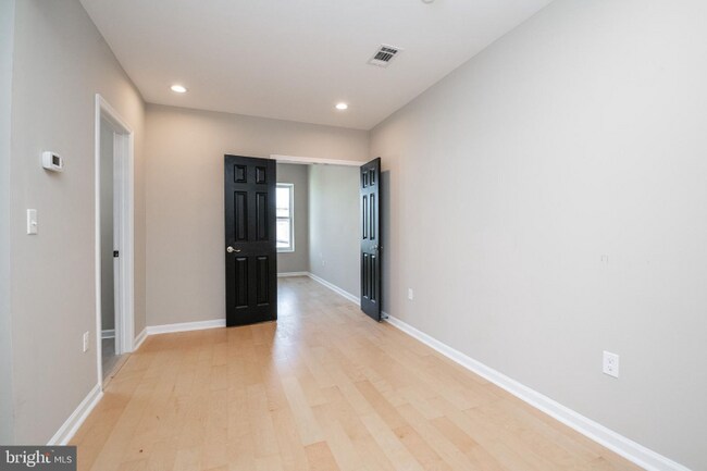 Foto del edificio - 2412 Lakeview Ave
