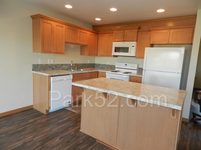 Foto del edificio - 3 bedroom 1.5 bathroom duplex in Fife!