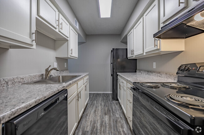 2BR, 2BA - 850SF - Kitchen - Campus View