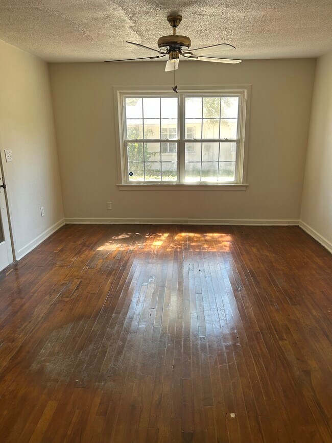 Foto del edificio - 104 22nd St NE