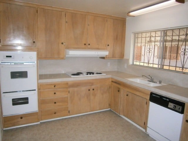 Building Photo - 3 Bedrooms/2 Bathrooms Single Story Home i...