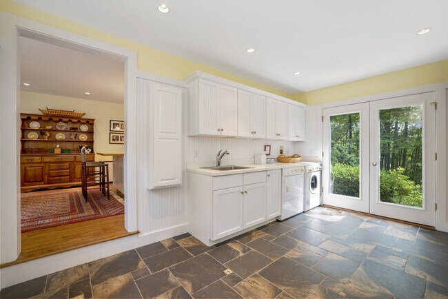 Building Photo - 268 Under Mountain Rd