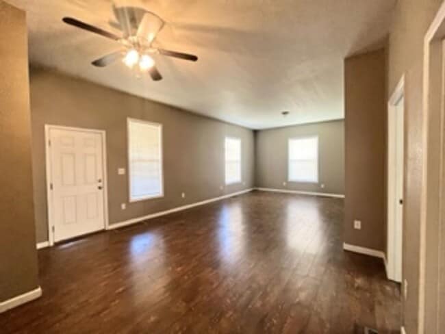 Building Photo - 1201 Pine St