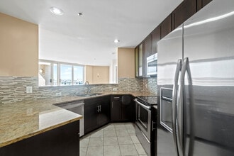 Building Photo - 100 Harborview Dr