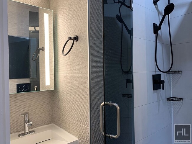 Foto del edificio - E 18TH ST.