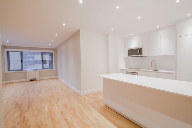 Building Photo - 3495 Rue De la Montagne