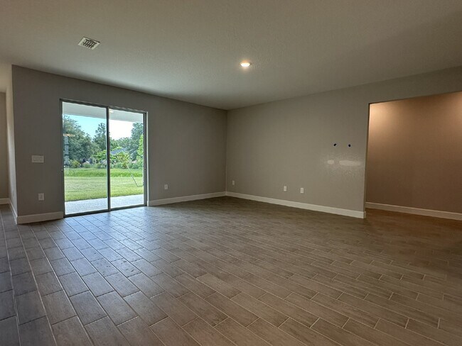 Building Photo - "Rare find - 4 bedroom, 3 bathroom plus bo...