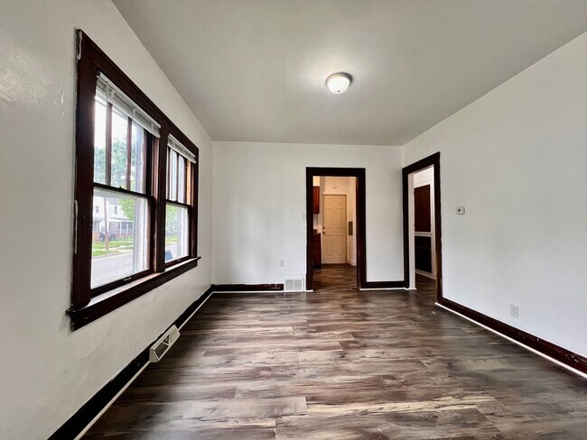 Foto del edificio - 4158 Mayfield Dr