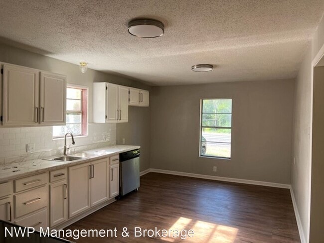 Building Photo - 3 br, 1 bath House - 434 W Front St