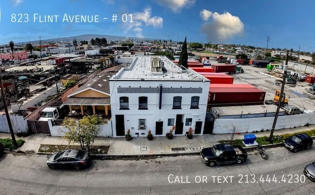 Building Photo - 823 N Flint Ave