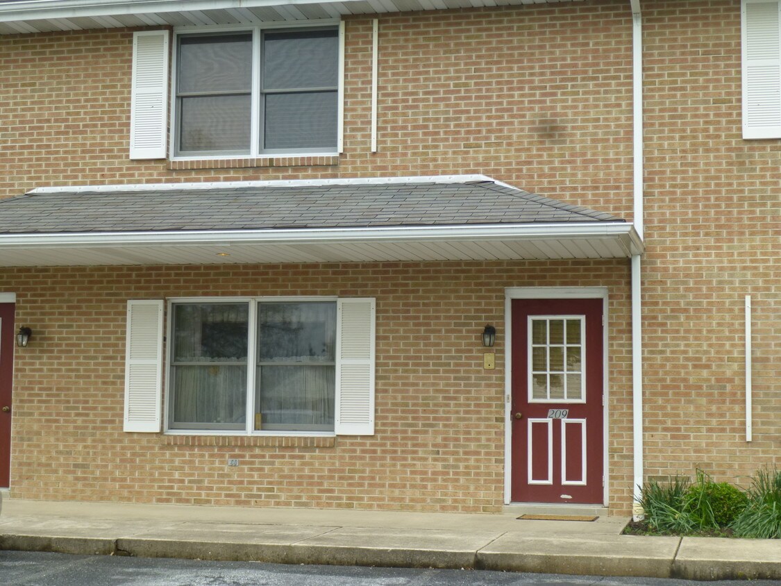 Primary Photo - 209 Colonial Dr