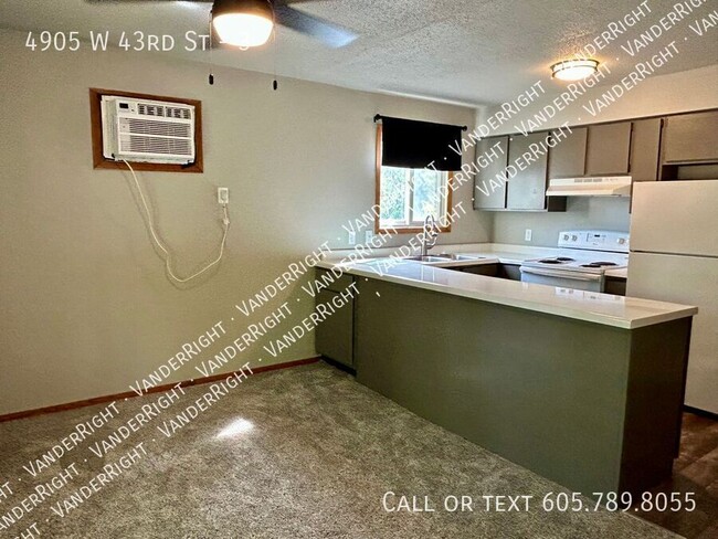 Building Photo - 4905 W 43rd St