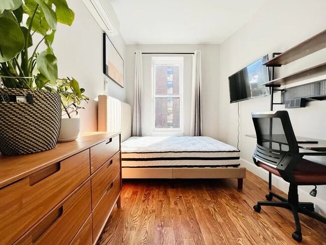 Foto del edificio - Furnished room/NOT APARTMENT
