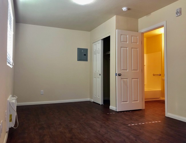 Foto del edificio - 4806 E Charleston Blvd