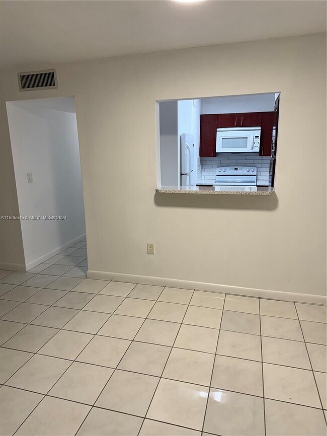 Foto del edificio - 8045 NW 7th St