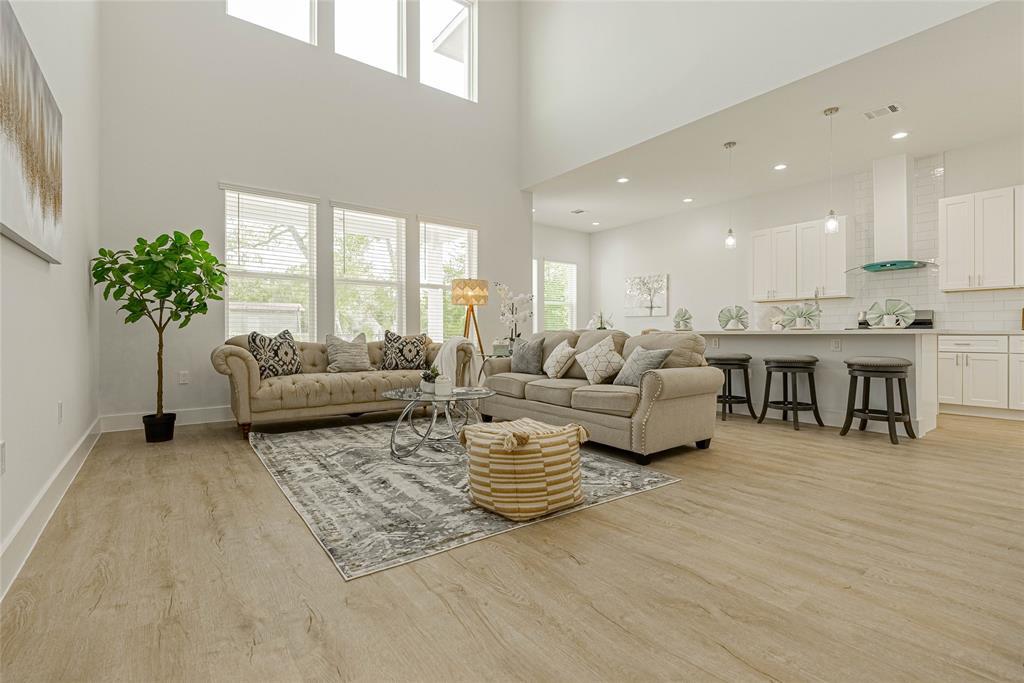 Foto principal - 6006 Jerrycrest Dr