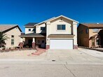 Foto principal - Charming 3-Bed, 2.5-Bath Home with Cozy Fi...