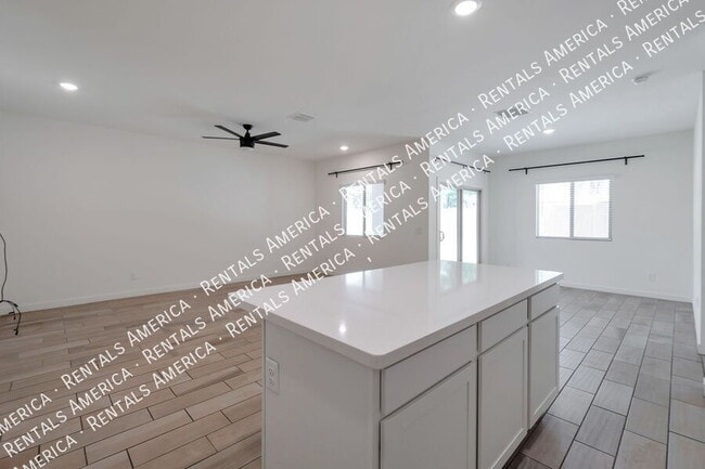 Building Photo - 948 E Wiley Way