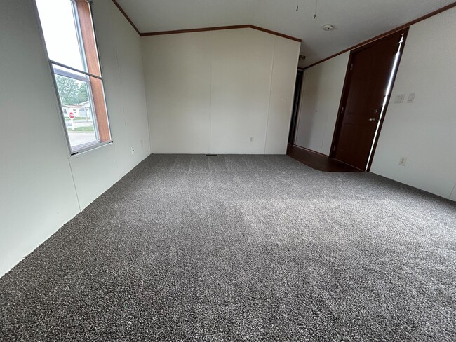 Foto del edificio - 319 Spring Park Dr