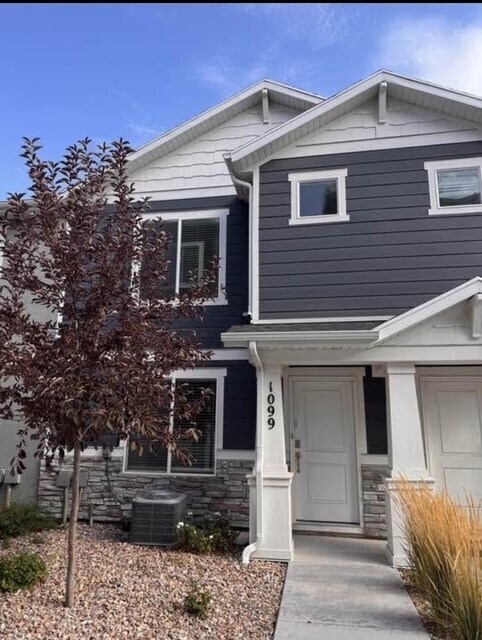 Foto principal - 1099 E Yard Row
