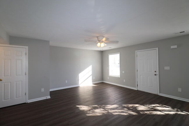 Building Photo - 633 Miles Rd