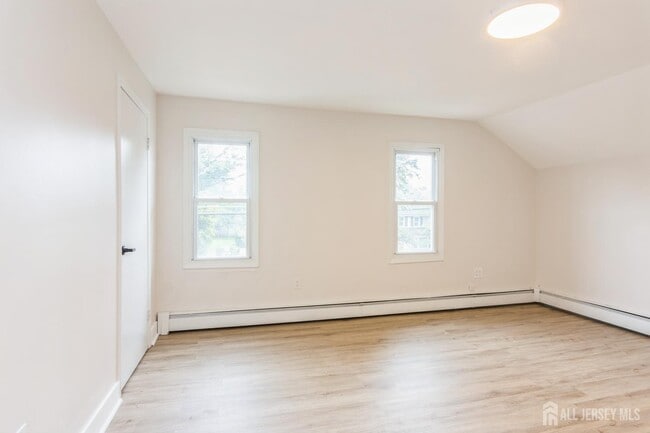 Foto del edificio - 176 Manalapan Rd