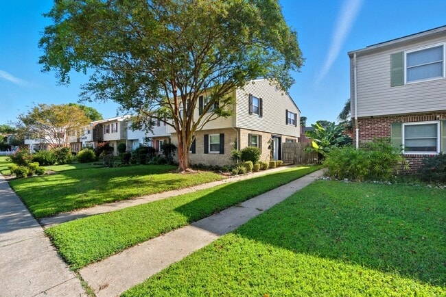 Building Photo - 712 Biltmore Dr