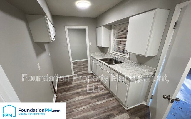 Foto del edificio - 3795 Windcrest Rd