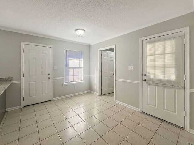 Building Photo - 10005 Riggan Dr