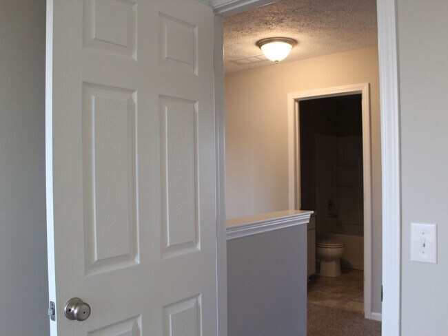 Building Photo - 3 Bedroom Single Family Home in North Ridg...