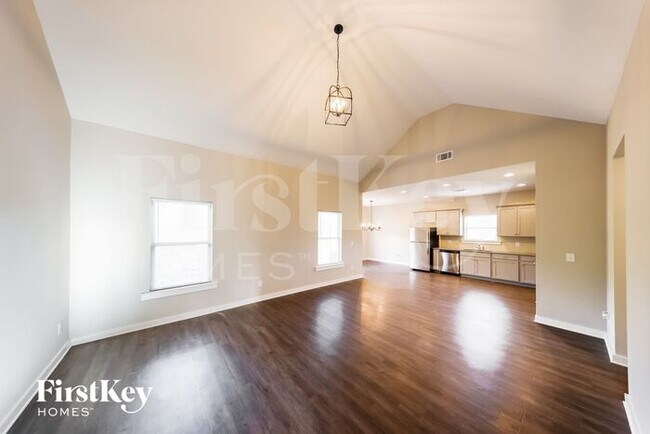 Foto del edificio - 170 Lakewood Ln