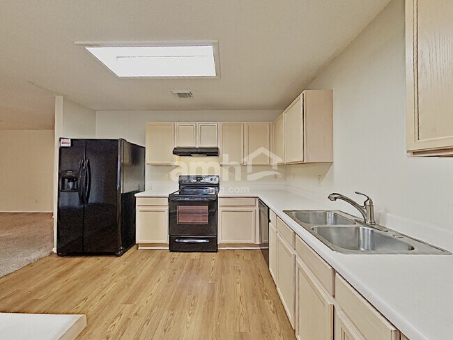 Building Photo - 438 Terra Cotta